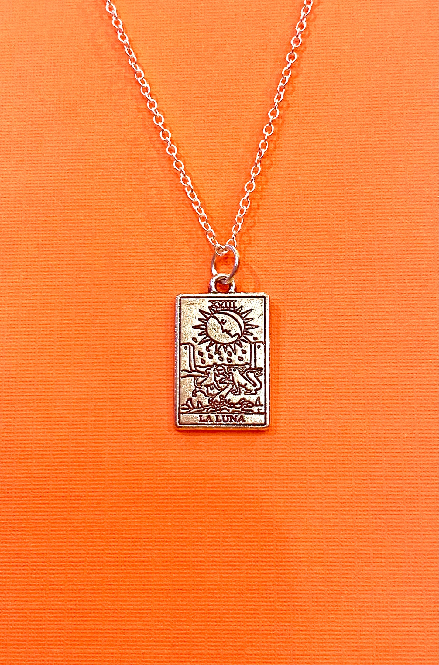 La Luna tarot pendant